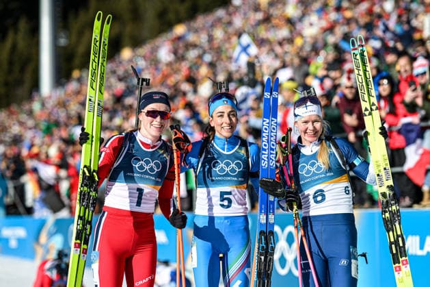 (260215) -- ANTERSELVA, Feb. 15, 2026 -- Gold medalist Lisa Vittozzi (C) of Italy, silver medalist Maren Kirkeeide (L) of Norway and bronze medalist Suvi Minkkinen of Finland pose for photos after the biathlon women s 10km pursuit at the 2026 Milan-Cortina Winter Olympics in Anterselva, Italy, Feb. 15, 2026. ) (MICO2026)ITALY-ANTERSELVA-OLYMPIC Winter games, Winterspiele,Spiele, Summer games BIATHLON-WOMEN S 10KM PURSUIT JiangxHan 