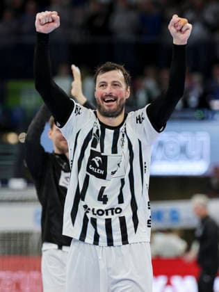 Domagoj Duvnjak THW Kiel cheers, DAIKIN Handball Bundesliga, THW Kiel v SC Magdeburg, Wunderino Arena on February 15, 2026 in Kiel, Germany Photo by Marco Steinbrenner DeFodi Images Domagoj Duvnjak THW Kiel cheers, DAIKIN Handball Bundesliga, THW Kiel v SC Magdeburg, Wunderino Arena, February 15, 2026 in Kiel, Germany Photo by Marco Steinbrenner DeFodi Images