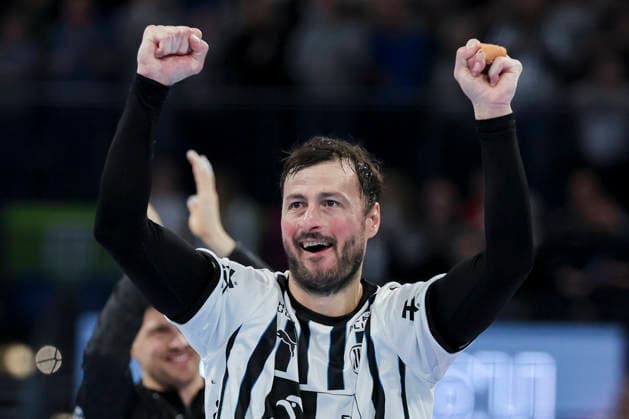 Domagoj Duvnjak THW Kiel cheers, DAIKIN Handball Bundesliga, THW Kiel v SC Magdeburg, Wunderino Arena on February 15, 2026 in Kiel, Germany Photo by Marco Steinbrenner DeFodi Images Domagoj Duvnjak THW Kiel cheers, DAIKIN Handball Bundesliga, THW Kiel v SC Magdeburg, Wunderino Arena, February 15, 2026 in Kiel, Germany Photo by Marco Steinbrenner DeFodi Images