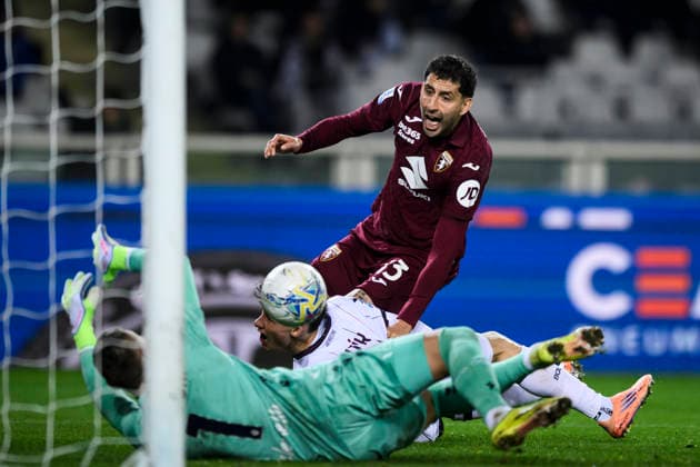 Torino FC v Bologna FC - Serie A Guillermo Maripan of Torino FC competes for the ball with Martin Vitik of Bologna FC during the Serie A football match between Torino FC and Bologna FC. Turin Italy Copyright: xNicolòxCampox