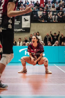 Volleyball Women Season 2025 2026 Volleyball Bundesliga ETV Hamburger Volksbank Volleys vs Schwarz Weiß Erfurt 15 02 2026 Emilie Respaut 5, Schwarz Weiß Erfurt cheers Hamburg Sporthalle Hoheluft Hamburg Germany