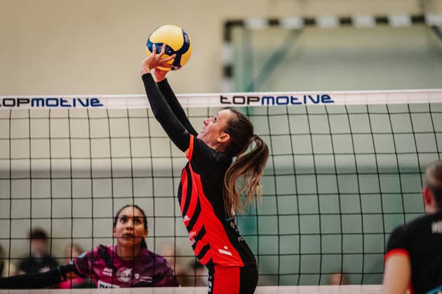 Volleyball Women Season 2025 2026 Volleyball Bundesliga ETV Hamburger Volksbank Volleys vs Schwarz Weiß Erfurt 15 02 2026 Kathleen Weiß 13, ETV Hamburger Volksbank Volleys playing Hamburg Sporthalle Hoheluft Hamburg Germany