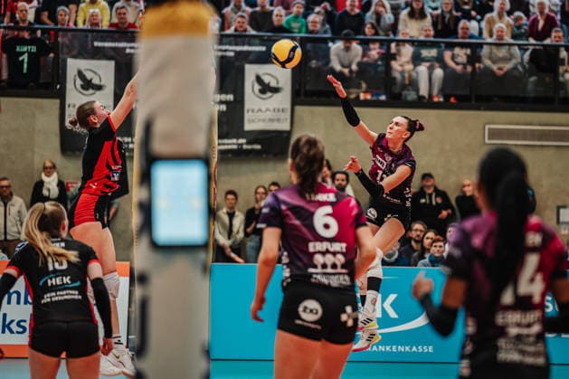 Volleyball Women Season 2025 2026 Volleyball Bundesliga ETV Hamburger Volksbank Volleys vs Schwarz Weiß Erfurt 15 02 2026 Isabel Kovacic 11, Schwarz Weiß Erfurt on the attack Hamburg Sporthalle Hoheluft Hamburg Germany