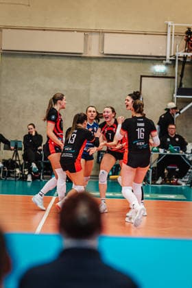 Volleyball Women Season 2025 2026 Volleyball Bundesliga ETV Hamburger Volksbank Volleys vs Schwarz Weiß Erfurt 15 02 2026 ETV cheers, f l Svea Frobel 11, ETV Hamburger Volksbank Volleys , Kathleen Weiß 13, ETV Hamburger Volksbank Volleys , Sarah Stiriz 4, ETV Hamburger Volksbank Volleys , Leonie Körtzinger 7, ETV Hamburger Volksbank Volleys , Celina Kleemann 10, ETV Hamburger Volksbank Volleys and Lilly Faroß 16, ETV Hamburger Volksbank Volleys Hamburg Sporthalle Hoheluft Hamburg Germany