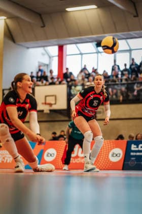 Volleyball Women Season 2025 2026 Volleyball Bundesliga ETV Hamburger Volksbank Volleys vs Schwarz Weiß Erfurt 15 02 2026 f l Svea Frobel 11, ETV Hamburger Volksbank Volleys and Lilly Faroß 16, ETV Hamburger Volksbank Volleys Hamburg Sporthalle Hoheluft Hamburg Germany