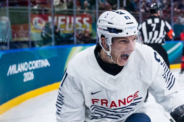 MILANO, ITALY - FEBRUARY 15: Floran Douay (France, 91) cheers after scoring the 1:1 goal during the Ice hockey, Eishockey Men Canada vs France - Preliminary Round - Group A at the Milano Cortina 2026 Olympics at Milano Santagiulia Ice Hockey Arena on day 9 of the Milano Cortina 2026 Olympics on February 15, 2026 in Milano, Italy. Editorial use only. Italy Copyright: xSteffiexWunderlx