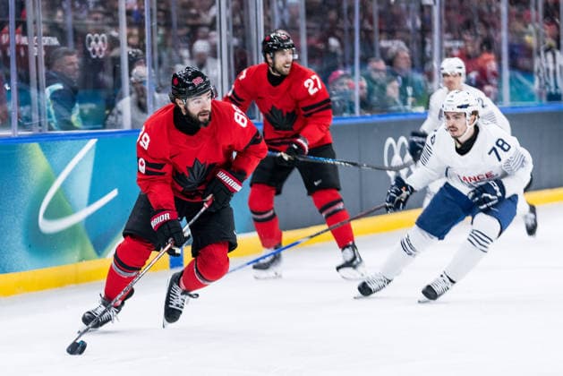 MILANO, ITALY - FEBRUARY 15: Drew Doughty (Canada, 89) controls the puck during the Ice hockey, Eishockey Men Canada vs France - Preliminary Round - Group A at the Milano Cortina 2026 Olympics at Milano Santagiulia Ice Hockey Arena on day 9 of the Milano Cortina 2026 Olympics on February 15, 2026 in Milano, Italy. Editorial use only. Italy Copyright: xSteffiexWunderlx