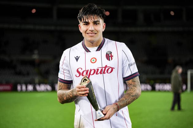 Bologna s Santiago Castro Panini Player of the match during the Serie A soccer match between Torino and Bologna at the Stadio Olimpico Grande Torino in Turin, north west Italy - Sunday, February 15, 2025. - Soccer .  Copyright: xMarcoxAlpozzi LaPressex