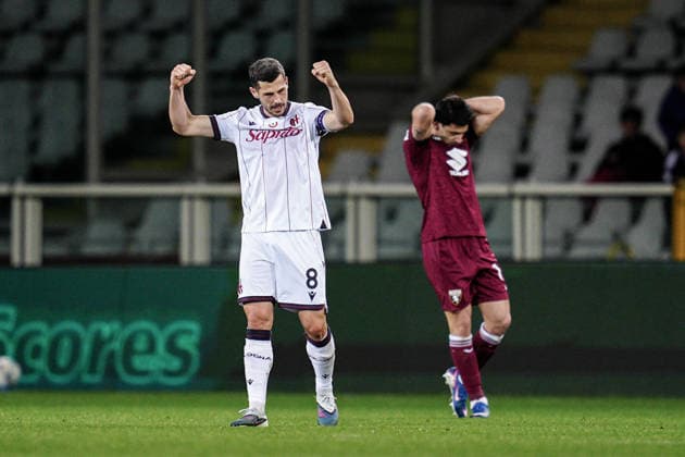 Bologna s Remo Freuler during the Serie A soccer match between Torino and Bologna at the Stadio Olimpico Grande Torino in Turin, north west Italy - Sunday, February 15, 2025. - Soccer .  Copyright: xMarcoxAlpozzi LaPressex
