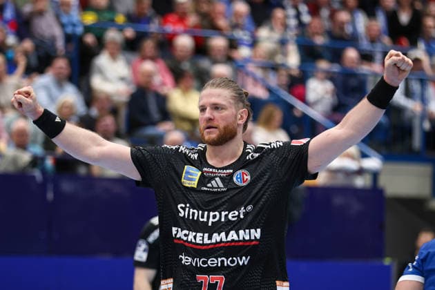 15 02 2026, xKWIx, Handball, DAIKIN HBL, TBV Lemgo Lippe HC Erlangen, PHOENIX CONTACT arena Maciej Gebala HC Erlangen 77 cheers Photo xKamilxWilkowskixPressefotoKochx NRW Germany