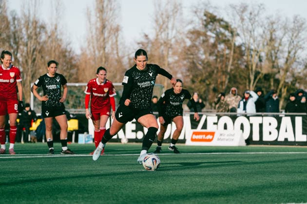 Penalty kick by Anna Höfker, FC Viktoria Berlin Penalty kick by Anna Höfker in the match between FC Viktoria Berlin and VfB Stuttgart in the 2 Womens Bundesliga Berlin Copyright: xKaixHeuserxKaixHeuserx