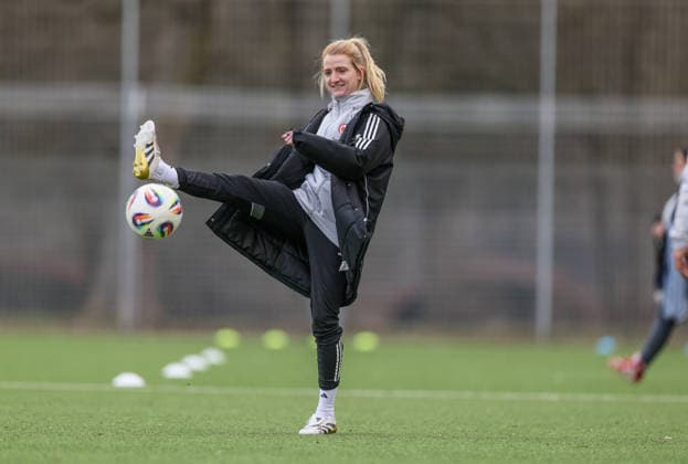 GER, Frankfurt, Eintracht Frankfurt II vs FSV Mainz 05, 2 Womens Bundesliga, Football, DFB, Season 2025 2026, Stadion am Brentanobad, 17 Matchday in picture Kim Fellhauer Coach Eintracht Frankfurt Women II DFB DFL REGULATIONS PROHIBIT ANY USE OF PHOTOGRAPHS AS IMAGE SEQUENCES AND OR QUASI VIDEO, 15 02 2026 Copyright: HMBxMedia HendrikxHamelau