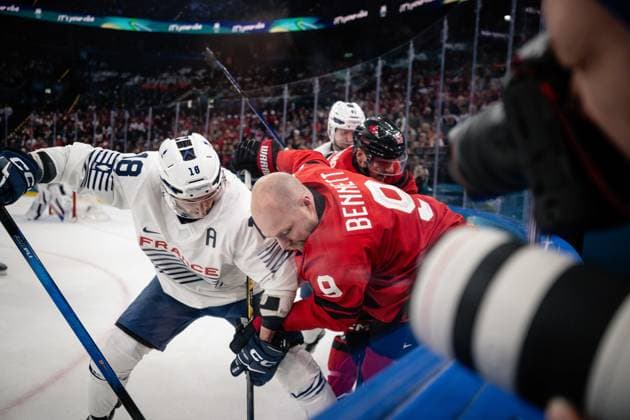 Sam Bennett (Canada, 9) in action during the Menss Ice hockey, Eishockey group stage game between Canada and France at the Olympic Winter games, Winterspiele,Spiele, Summer games Milano Cortina 2026 at the Milano Santa Giulia Ice Hockey Arena, Milan, Italy, on February 15, 2026. im Gruppenspiel der Männer im Eishockey zwischen Kanada und Frankreich bei den Olympischen Winterspielen Milano Cortina 2026 in der Milano Santa Giulia Ice Hockey Arena, Mailand, Italien, am 15. Februar 2026. *** Sam Bennett Canada, 9 in action during the Mens ice hockey group stage game between Canada and France at the Olympic Winter Games Milano Cortina 2026 at the Milano Santa Giulia Ice Hockey Arena, Milan, Italy, on February 15, 2026 in the Mens ice hockey group stage game between Canada and France at the Olympic Winter Games Milano Cortina 2026 at the Milano Santa Giulia Ice Hockey Arena, Milan, Italy, on February 15, 2026 Copyright: HMBxMedia MarcxNiemeyer