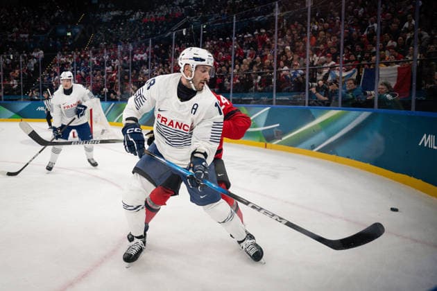 Hugo Gallet (France, 8) in action during the Menss Ice hockey, Eishockey group stage game between Canada and France at the Olympic Winter games, Winterspiele,Spiele, Summer games Milano Cortina 2026 at the Milano Santa Giulia Ice Hockey Arena, Milan, Italy, on February 15, 2026. im Gruppenspiel der Männer im Eishockey zwischen Kanada und Frankreich bei den Olympischen Winterspielen Milano Cortina 2026 in der Milano Santa Giulia Ice Hockey Arena, Mailand, Italien, am 15. Februar 2026. *** Hugo Gallet France, 8 in action during the Mens ice hockey group stage game between Canada and France at the Olympic Winter Games Milano Cortina 2026 at the Milano Santa Giulia Ice Hockey Arena, Milan, Italy, on February 15, 2026 in the Mens ice hockey group stage game between Canada and France at the Olympic Winter Games Milano Cortina 2026 at the Milano Santa Giulia Ice Hockey Arena, Milan, Italy, on February 15, 2026 Copyright: HMBxMedia MarcxNiemeyer