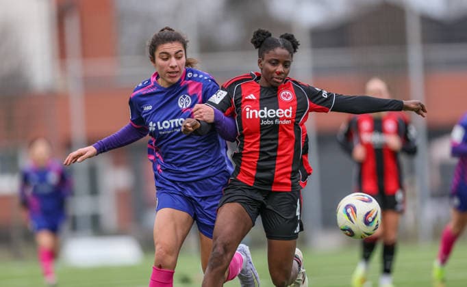 GER, Frankfurt, Eintracht Frankfurt II vs FSV Mainz 05, 2 Frauen Bundesliga, Fußball, DFB, Spielzeit 2025 2026, Stadion am Brentanobad, 17 Spieltag im Bild v l Sarah Khalifa Mainz 05 , Emily Wallrabenstein Eintracht Frankfurt II 4 DFB DFL REGULATIONS PROHIBIT ANY USE OF PHOTOGRAPHS AS IMAGE SEQUENCES AND OR QUASI VIDEO, 15 02 2026 Copyright: HMBxMedia HendrikxHamelau