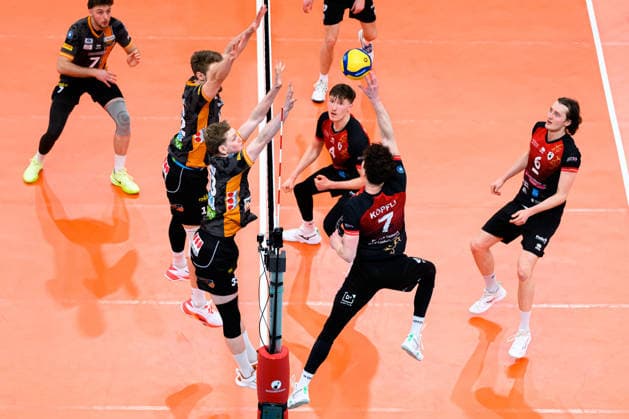 Ludwigsburg 1 BLM 25 26 MTV Ludwigsburg BERLIN RECYCLING Volleys v li Florian Krage Brewitz Berlin , Fedor Ivanov Berlin , Tim Koepfli Köpfli Ludwigsburg , Darius Diefenbach Ludwigsburg , Ben Simon Bonin Ludwigsburg Ludwigsburg MHP Arena Baden Württemberg Germany