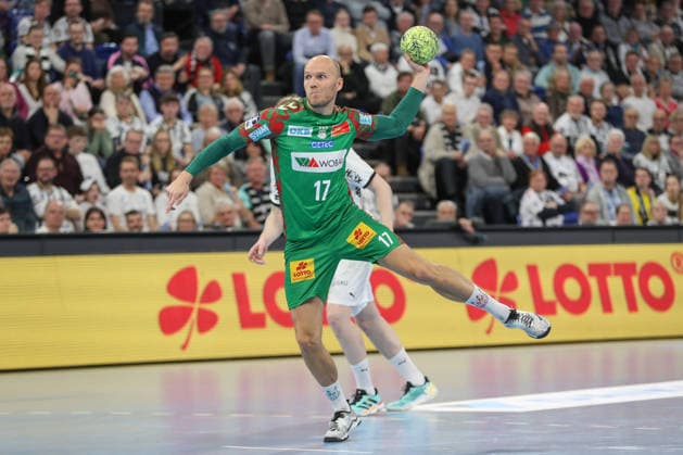 15 02 2026, xgox, Handball Daikin HBL THW Kiel SC Magdeburg emspor, v l Tim Hornke Magdeburg, 17 at the seven-meter Kiel
