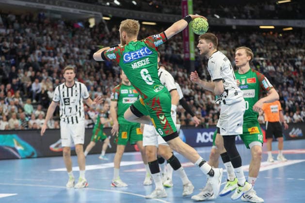 15 02 2026, xgox, Handball Daikin HBL THW Kiel SC Magdeburg emspor, v l Matthias Musche Magdeburg, 6 throws goal, Torschuetze, erzielt Tor, Treffer, scores the goal Kiel
