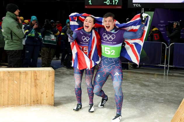 OLYMPICS - Winter Olympic Games, Olympische Spiele, Olympia, OS Milano Cortina 2026 CORTINA D AMPEZZO,ITALY,15.FEB.26 - OLYMPICS, SKELETON - Winter Olympic Games Milano Cortina 2026, mixed team, medal ceremony. Image shows the rejoicing of Tabitha Stoeckert and Matt Weston (GBR).  GEPAxpictures xMaticxKlansek