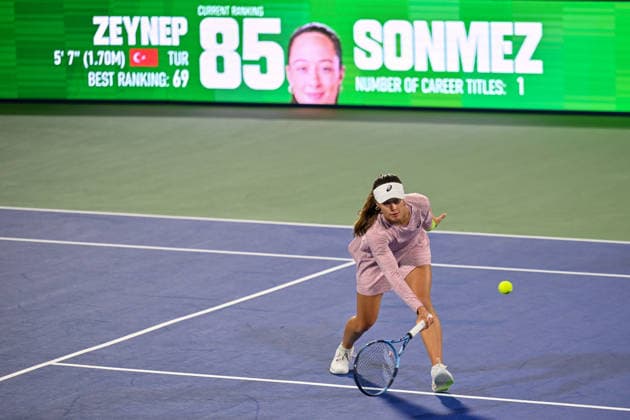2026 Dubai Duty Free Tennis Championship DUBAI, UAE - FEBRUARY 15: Zeynep Sonmez of Turkiye competes against Sara Bejlek of Czech Republic during Dubai Duty Free Tennis Championship at Dubai Duty Tennis Stadium in Dubai, UAE on February 15, 2026. Waleed Zein Anadolu Dubai United Arab Emirates. Editorial use only. Please get in touch for any other usage.  Copyright: x2026xAnadoluxWaleedxZeinx