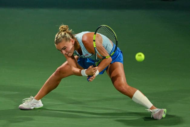 2026 Dubai Duty Free Tennis Championship DUBAI, UAE - FEBRUARY 15: Zeynep Sonmez of Turkiye competes against Sara Bejlek of Czech Republic during Dubai Duty Free Tennis Championship at Dubai Duty Tennis Stadium in Dubai, UAE on February 15, 2026. Waleed Zein Anadolu Dubai United Arab Emirates. Editorial use only. Please get in touch for any other usage.  Copyright: x2026xAnadoluxWaleedxZeinx