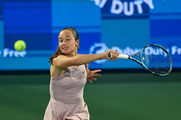 2026 Dubai Duty Free Tennis Championship DUBAI, UAE - FEBRUARY 15: Zeynep Sonmez of Turkiye competes against Sara Bejlek of Czech Republic during Dubai Duty Free Tennis Championship at Dubai Duty Tennis Stadium in Dubai, UAE on February 15, 2026. Waleed Zein Anadolu Dubai United Arab Emirates. Editorial use only. Please get in touch for any other usage.  Copyright: x2026xAnadoluxWaleedxZeinx