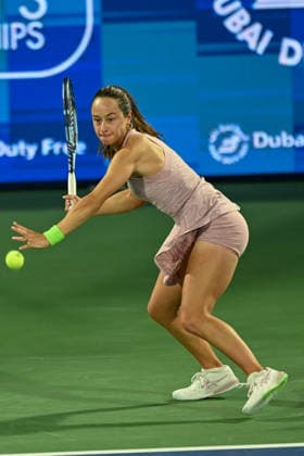 2026 Dubai Duty Free Tennis Championship DUBAI, UAE - FEBRUARY 15: Zeynep Sonmez of Turkiye competes against Sara Bejlek of Czech Republic during Dubai Duty Free Tennis Championship at Dubai Duty Tennis Stadium in Dubai, UAE on February 15, 2026. Waleed Zein Anadolu Dubai United Arab Emirates. Editorial use only. Please get in touch for any other usage.  Copyright: x2026xAnadoluxWaleedxZeinx