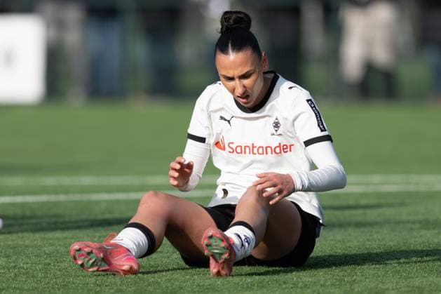 Miray Cin 10 Borussia Moenchengladbach on the ground, Borussia Moenchengladbach FC Bayern Muenchen II, Soccer, 2 Bundesliga Women, Matchday 17, 15 02 2026 Moenchengladbach Nordrhein Westfalen Germany Copyright: xkolbert-press MarkusxVerwimpx