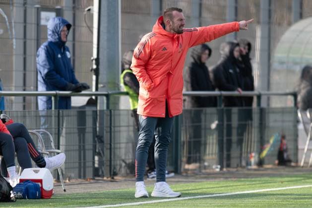 Jerome Reisacher FC Bayern Muenchen on the touchline, Borussia Moenchengladbach FC Bayern Muenchen II, Soccer, 2 Bundesliga Women, Matchday 17, 15 02 2026 Moenchengladbach North Rhine-Westphalia Germany Copyright: xkolbert-press MarkusxVerwimpx