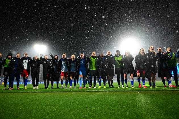 Svea Stoldt 8 Hamburger SV , Lotta Wrede 32 Hamburger SV , Melina Krüger 9 Hamburger SV and Sophie Hillebrand 22 Hamburger SV celebrate together in the rain GPFBL TSG Hoffenheim Hamburger SV Copyright: xMichaelxGelhardtx