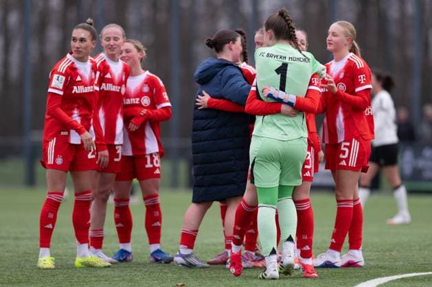 FC Bayern team celebrates victory, Borussia Moenchengladbach FC Bayern Muenchen II, Soccer, 2 Bundesliga Women, Matchday 17, 15 02 2026 Moenchengladbach Nordrhein Westfalen Germany Copyright: xkolbert-press MarkusxVerwimpx