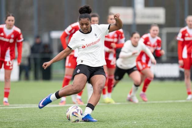 Lili Baidoe 3 Borussia Moenchengladbach shoots a penalty, Borussia Moenchengladbach FC Bayern Muenchen II, Soccer, 2 Bundesliga Women, Matchday 17, 15 02 2026 Moenchengladbach Nordrhein Westfalen Germany Copyright: xkolbert-press MarkusxVerwimpx