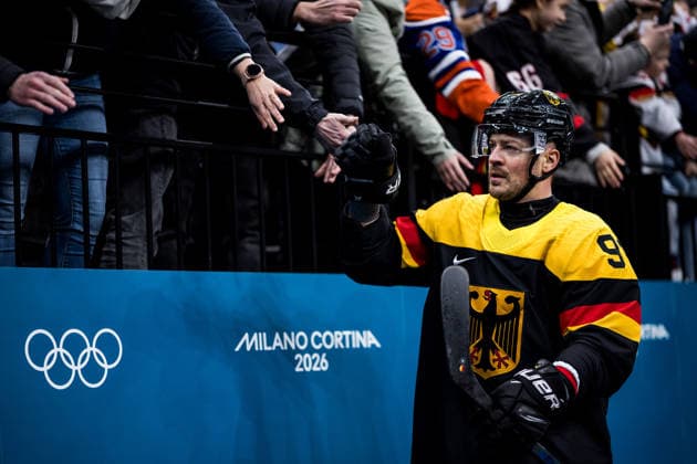 MILANO, ITALY - FEBRUARY 15: Moritz Mueller (Germany, 91) high fives some fans before the Ice hockey, Eishockey Men United States of America vs Germany - Preliminary Round - Group C at the Milano Cortina 2026 Olympics at Milano Santagiulia Ice Hockey Arena on day 9 of the Milano Cortina 2026 Olympics on February 15, 2026 in Milano, Italy. Editorial use only. Italy Copyright: xSteffiexWunderlx