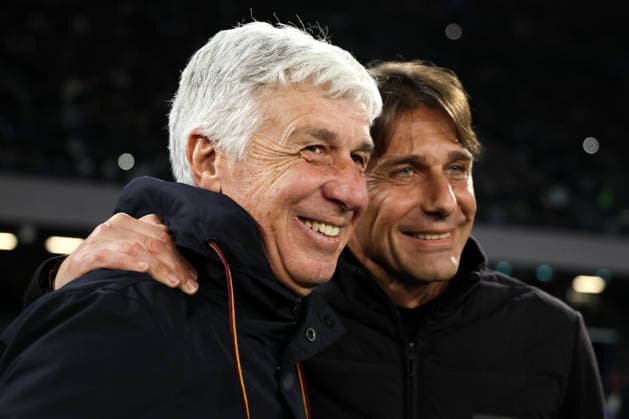 Gian Piero Gasperini, head coach of AS Roma and Antonio Conte, head coach of SSC Napoli pose for photographers during the Serie A 2025 2026 football match between SSC Napoli and AS Roma at Diego Armando Maradona stadium in Naples (Italy), February 15, 2026. cesarexpurini
