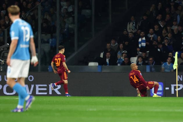 Donyell Malen of AS Roma celebrates after scoring the goal of 0-1 during the Serie A 2025 2026 football match between SSC Napoli and AS Roma at Diego Armando Maradona stadium in Naples (Italy), February 15, 2026. cesarexpurini
