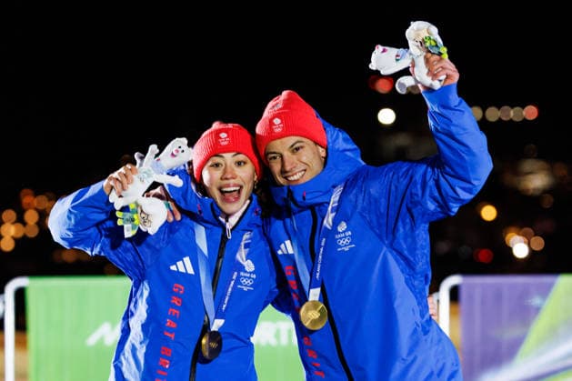 OLYMPICS - Winter Olympic Games, Olympische Spiele, Olympia, OS Milano Cortina 2026 CORTINA D AMPEZZO,ITALY,15.FEB.26 - OLYMPICS, SKELETON - Winter Olympic Games Milano Cortina 2026, mixed team, medal ceremony. Image shows Tabitha Stoeckert, Matt Weston (GBR). Keywords: medal.  GEPAxpictures xMaticxKlansek
