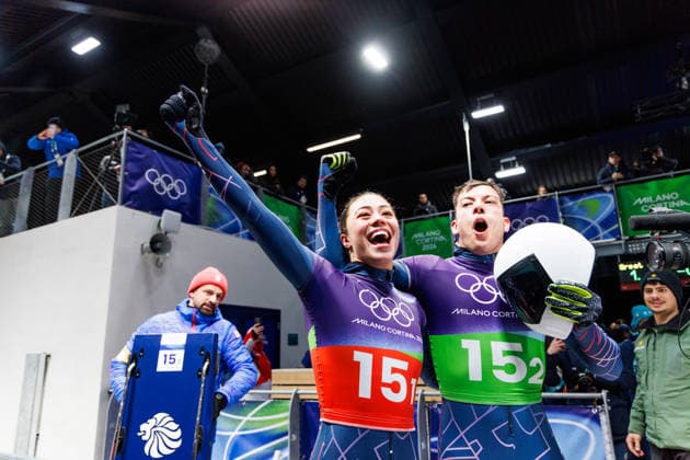 OLYMPICS - Winter Olympic Games, Olympische Spiele, Olympia, OS Milano Cortina 2026 CORTINA D AMPEZZO,ITALY,15.FEB.26 - OLYMPICS, SKELETON - Winter Olympic Games Milano Cortina 2026, mixed team. Image shows the rejoicing of Tabitha Stoeckert and Matt Weston (GBR).  GEPAxpictures xMaticxKlansek