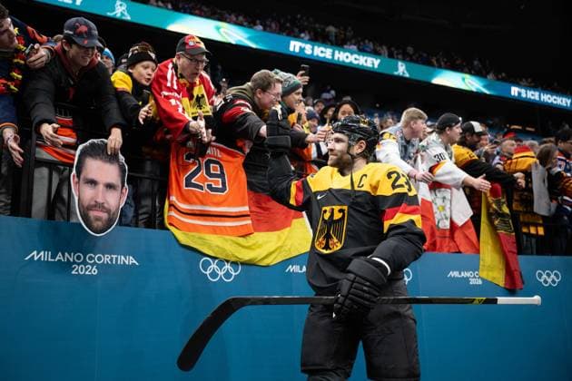 Leon Draisaitl (Germany, 29) in action during the Menss Ice hockey, Eishockey group stage game between the United States (USA) and Germany (GER) at the Olympic Winter games, Winterspiele,Spiele, Summer games Milano Cortina 2026 at the Milano Santa Giulia Ice Hockey Arena, Milan, Italy, on February 15, 2026. im Gruppenspiel der Männer im Eishockey zwischen den USA (USA) und Deutschland (GER) bei den Olympischen Winterspielen Milano Cortina 2026 in der Milano Santa Giulia Ice Hockey Arena, Mailand, Italien, am 15. Februar 2026. *** Leon Draisaitl Germany, 29 in action during the Mens ice hockey group stage game between the United States USA and Germany GER at the Olympic Winter Games Milano Cortina 2026 at the Milano Santa Giulia Ice Hockey Arena, Milan, Italy, on February 15, 2026 in the Mens ice hockey group stage game between the United States USA and Germany GER at the Olympic Winter Games Milano Cortina 2026 at the Milano Santa Giulia Ice Hockey Arena, Milan, Italy, on February 15, 2026 Copyright: HMBxMedia MarcxNiemeyer