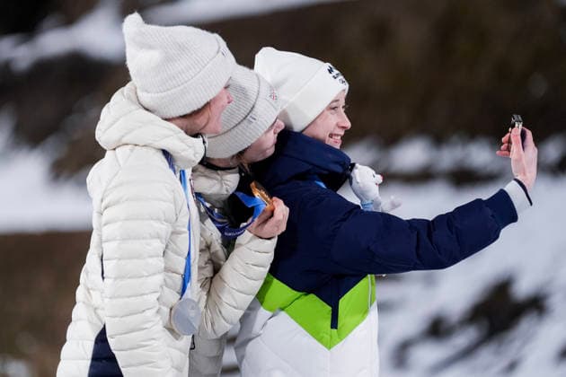 Winter Olympics in Milan Cortina 2026 Val di Fiemme, Italy 20260215. Anna Odine Strom with the gold medal on the podium after jumping the women s large hill in the Predazzo Ski jumping, Skispringen, Ski, nordisch Stadium during the Winter Olympics in Milano Cortina 2026. Photo: Terje Pedersen NTB Val di Fiemme Italy EDITORIAL USE ONLY. RESTRICTED USE FOR BETTING COMPANIES Ref:_SPOnhEq04nNZCw.jpg *** Winter Olympics in Milan Cortina 2026 Val di Fiemme, Italy 20260215 Anna Odine Strom with the gold medal on the podium after jumping the women s large hill in the Predazzo Ski Jumping Stadium during the Winter Olympics in Milan Cortina 2026 Photo Terje Pedersen NTB Val di Fiemme Italy EDITORIAL USE ONLY RESTRICTED USE FOR BETTING COMPANIES  Copyright: xTerjexPedersenx xNTBx