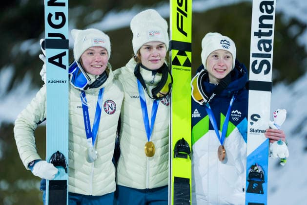 Winter Olympics in Milan Cortina 2026 Val di Fiemme, Italy 20260215. Anna Odine Strom with the gold medal on the podium after jumping the women s large hill in the Predazzo Ski jumping, Skispringen, Ski, nordisch Stadium during the Winter Olympics in Milano Cortina 2026. Photo: Terje Pedersen NTB Val di Fiemme Italy EDITORIAL USE ONLY. RESTRICTED USE FOR BETTING COMPANIES Ref:_SPOeVv680WCQTE.jpg *** Winter Olympics in Milan Cortina 2026 Val di Fiemme, Italy 20260215 Anna Odine Strom with the gold medal on the podium after jumping the women s large hill in the Predazzo Ski Jumping Stadium during the Winter Olympics in Milan Cortina 2026 Photo Terje Pedersen NTB Val di Fiemme Italy EDITORIAL USE ONLY RESTRICTED USE FOR BETTING COMPANIES  Copyright: xTerjexPedersenx xNTBx