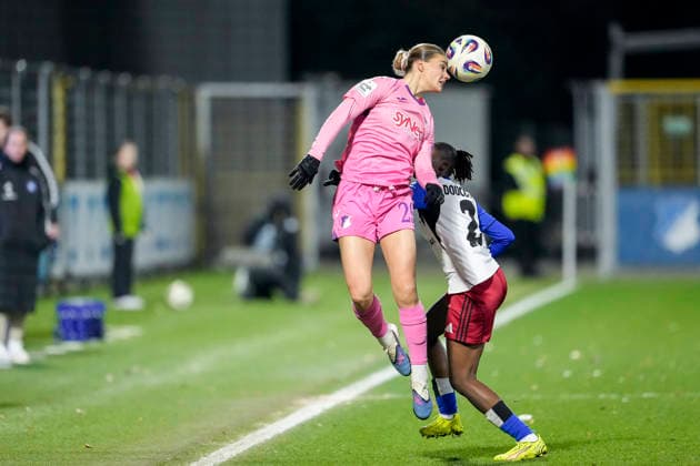 v li Selina Cerci TSG, 29 , Magou Doucoure HSV, 2 , during header, header duel, game scene, duel in the air, action, action, 15 02 2026, Sinsheim Hoffenheim Germany , football, Google Pixel Women Bundesliga, TSG 1899 Hoffenheim Hamburger SV, DFB DFL REGULATIONS PROHIBIT ANY USE OF PHOTOGRAPHS AS IMAGE SEQUENCES AND OR QUASI VIDEO xozx