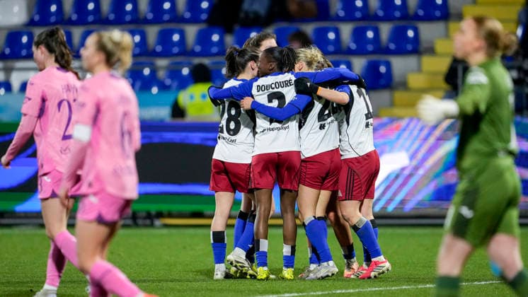Players of Hamburger SV HSV , cheer about the goal to 0 2, jubilation, goal celebration, celebrate the goal, goal, celebration, cheers about the goal, rejoice, joy, rejoices, optimistic, positive, game scene, highlight, Action, Action, 15 02 2026, Sinsheim Hoffenheim Germany , Soccer, Google Pixel Women Bundesliga, TSG 1899 Hoffenheim Hamburger SV, DFB DFL REGULATIONS PROHIBIT ANY USE OF PHOTOGRAPHS AS IMAGE SEQUENCES AND OR QUASI VIDEO xozx