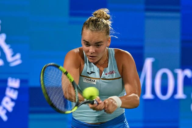 2026 Dubai Duty Free Tennis Championship DUBAI, UAE - FEBRUARY 15: Zeynep Sonmez (not seen) of Turkiye competes against Sara Bejlek of Czech Republic during Dubai Duty Free Tennis Championship at Dubai Duty Tennis Stadium in Dubai, UAE on February 15, 2026. Waleed Zein Anadolu Dubai United Arab Emirates. Editorial use only. Please get in touch for any other usage.  Copyright: x2026xAnadoluxWaleedxZeinx