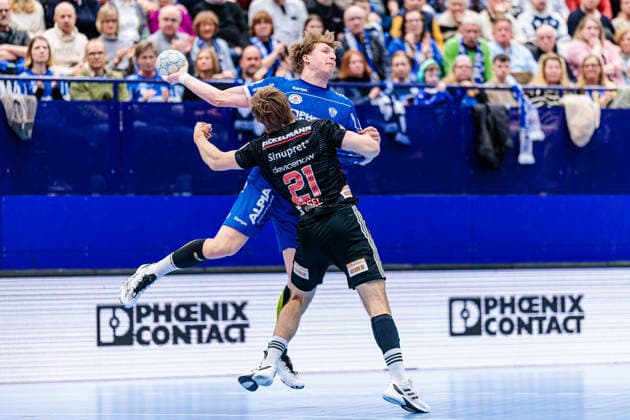 v l Lukas Hutecek TBV Lemgo Lippe, 02 , Christopher Bissel HC Erlangen, 21 GER, TBV Lemgo Lippe vs HC Erlangen, Handball, 1 Bundesliga, 21 Matchday, Season 2025 2026, 15 02 2026 GER, TBV Lemgo Lippe vs HC Erlangen, Handball, 1 Bundesliga, 21 Matchday, Season 2025 2026, 15 02 2026 Lemgo Copyright: xEibner-Pressefoto JanxRollingerx EP_JSK