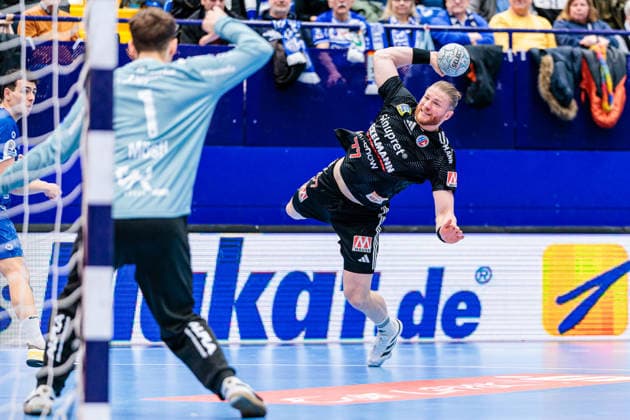 v l Constantin Moestl TBV Lemgo Lippe, 01 , Maciej Gebala HC Erlangen, 77 GER, TBV Lemgo Lippe vs HC Erlangen, Handball, 1 Bundesliga, 21 Matchday, Season 2025 2026, 15 02 2026 GER, TBV Lemgo Lippe vs HC Erlangen, Handball, 1 Bundesliga, 21 Matchday, Season 2025 2026, 15 02 2026 Lemgo Copyright: xEibner-Pressefoto JanxRollingerx EP_JSK