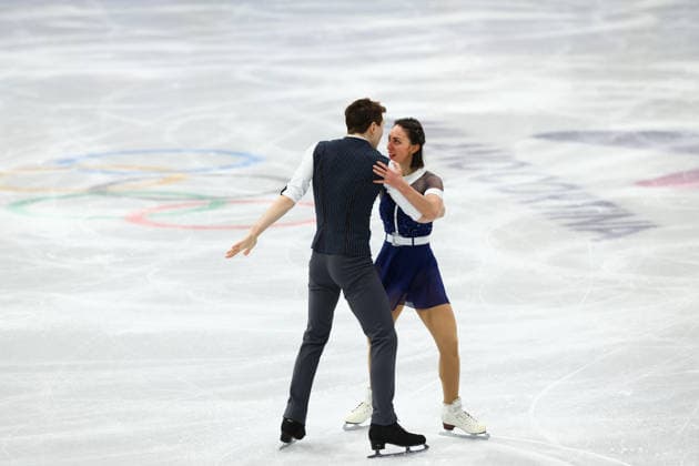 February 15, 2026, Milan, Lombardy, Italy: CAMILLE KOVALEV and PAVEL KOVALEV of France skate their short program in the Pairs of the Figure skating, Eiskunstlauf at the Milano Cortina 2026 Winter Olympic Games, Olympische Spiele, Olympia, OS Milan Italy - ZUMAc179 20260215_oly_c179_077 Copyright: xMickaelxChavetx