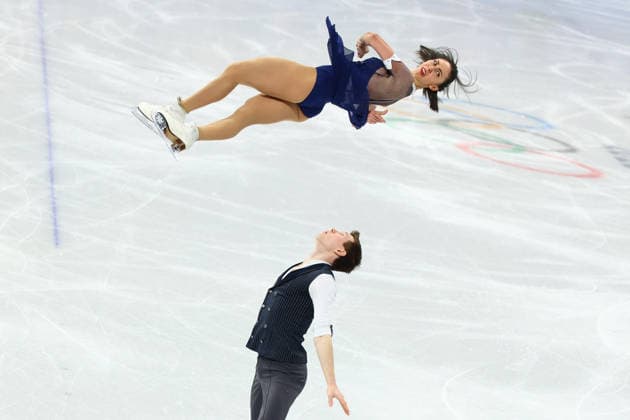 February 15, 2026, Milan, Lombardy, Italy: skates their short program in the Pairs of the Figure skating, Eiskunstlauf at the Milano Cortina 2026 Winter Olympic Games, Olympische Spiele, Olympia, OS Milan Italy - ZUMAc179 20260215_oly_c179_078 Copyright: xMickaelxChavetx