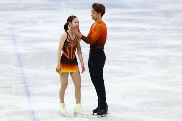 February 15, 2026, Milan, Lombardy, Italy: MORIGUCHI SUMITADA tries to cheer up his partner NAGAOKA YUNA after they completed a disappointing short program in the Pairs of the Figure skating, Eiskunstlauf at the Milano Cortina 2026 Winter Olympic Games, Olympische Spiele, Olympia, OS Milan Italy - ZUMAc179 20260215_oly_c179_085 Copyright: xMickaelxChavetx