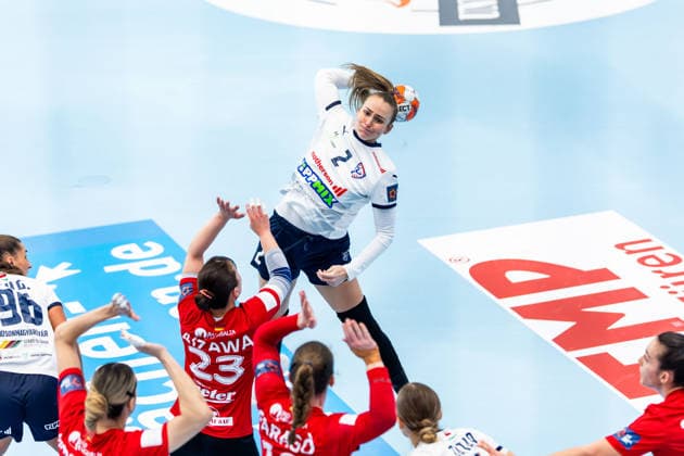15 02 2026, GER, Handball, Women, Season 2025 2026, EHF European League , Group stage, Thueringer HC Motherson Mosonmagyarovari KC Eszter Toth Motherson Mosonmagyarovari KC 99947 Bad Langensalza Salza Halle Sporthalle Mehrz Thüringen Germany