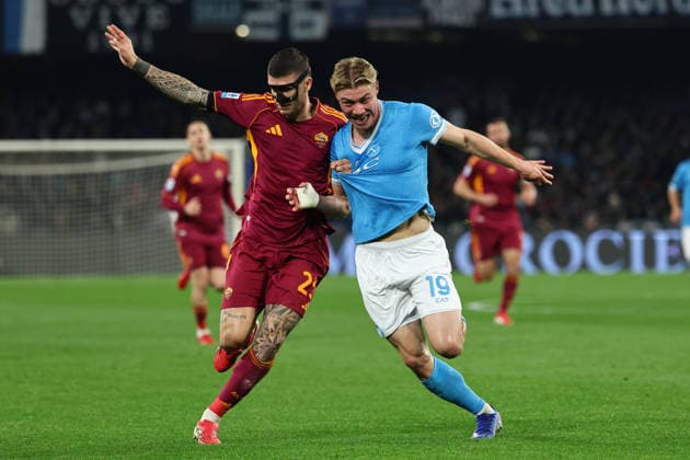 Gianluca Mancini of AS Roma and Rasmus Hojlund of SSC Napoli battle during the Serie A 2025 2026 football match between SSC Napoli and AS Roma at Diego Armando Maradona stadium in Naples (Italy), February 15, 2026. cesarexpurini